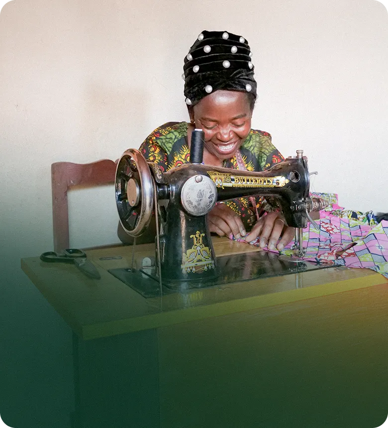 알렉시아가 재봉틀 하고 있는 모습